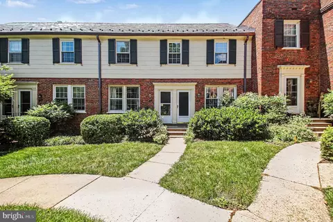 1400 S Barton St #419, Arlington, VA 22204