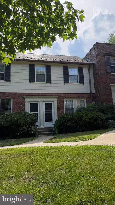 1400 S Barton St #419, Arlington, VA 22204
