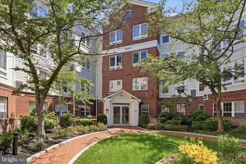 801 S Greenbrier St #306, Arlington, VA 22204