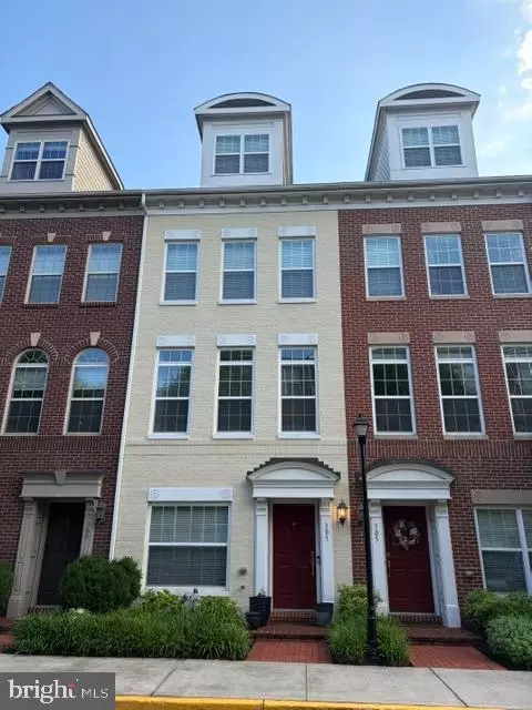 305 Upton N, Arlington, VA 22203