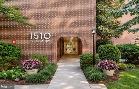 1510 12th St N #303, Arlington, VA 22209