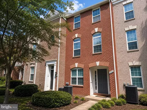1910 N Adams St N, Arlington, VA 22201