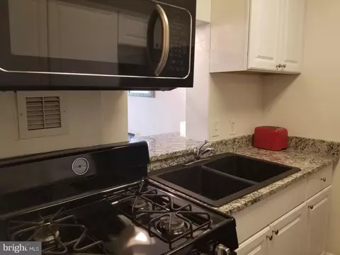 1121 Arlington Blvd #328, Arlington, VA 22209