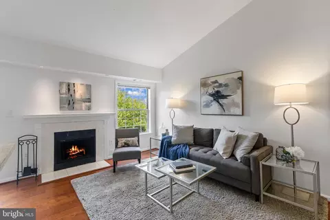 2903 S Woodley St #H, Arlington, VA 22206