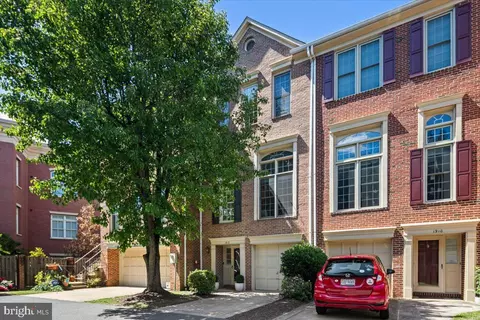 1912 N Daniel St, Arlington, VA 22201