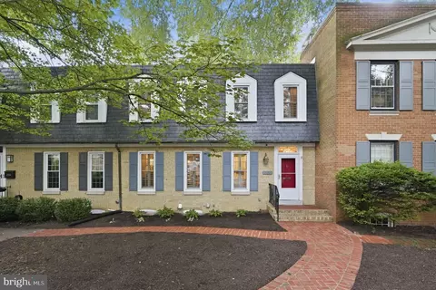 1309 N Lynnbrook Dr, Arlington, VA 22201