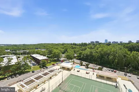 4500 S Four Mile Run Dr #821, Arlington, VA 22204