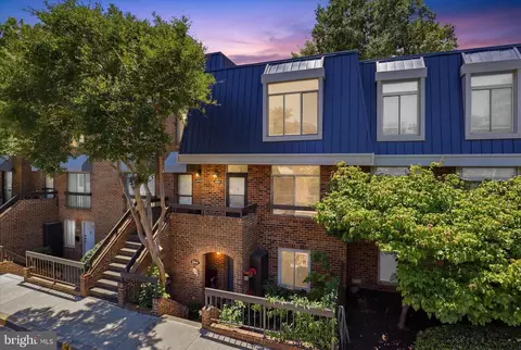 656 15th St S #2, Arlington, VA 22202