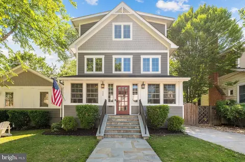 132 S Garfield St, Arlington, VA 22204