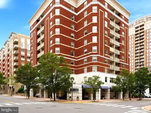 880 N Pollard St #222, Arlington, VA 22203