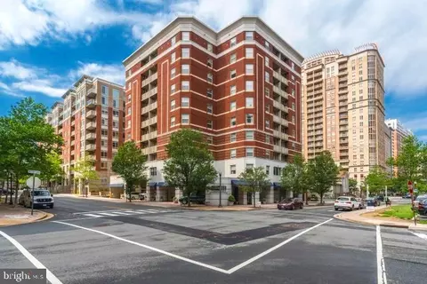 880 N Pollard St #222, Arlington, VA 22203