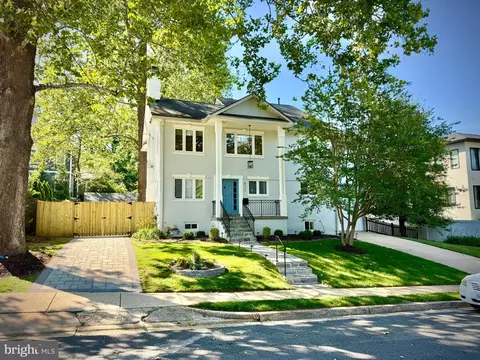 6111 35th St N, Arlington, VA 22213
