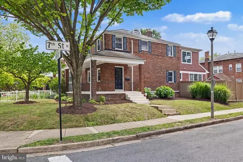 638 N Nelson St N, Arlington, VA 22203