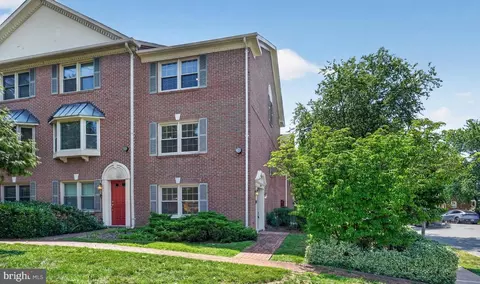 1869 N Adams St, Arlington, VA 22201