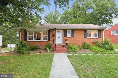 6133 9th Rd N, Arlington, VA 22205