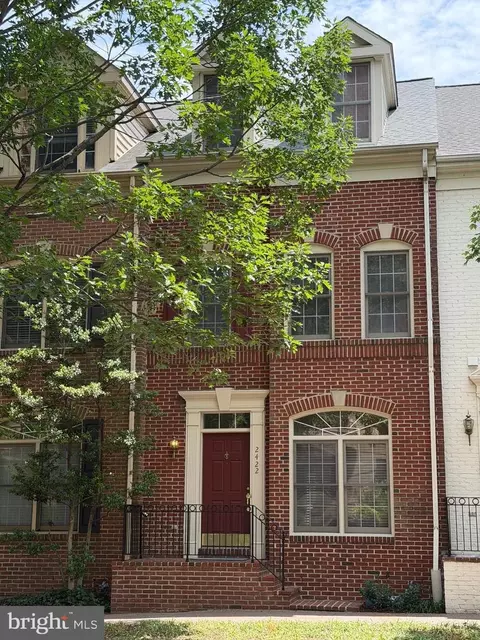 2422 14th St N, Arlington, VA 22201