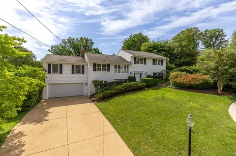 3630 37th St N, Arlington, VA 22207
