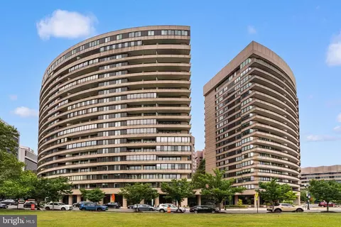 1300 Crystal Dr #1206S, Arlington, VA 22202