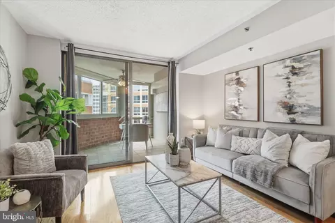 1001 N Vermont St #804, Arlington, VA 22201