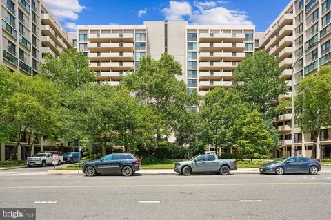 4141 N Henderson Rd #904, Arlington, VA 22203