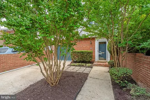 3706 12th St S, Arlington, VA 22204