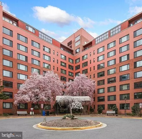 1021 Arlington Blvd #911, Arlington, VA 22209