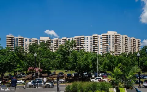 1101 S Arlington Ridge Rd #1109, Arlington, VA 22202