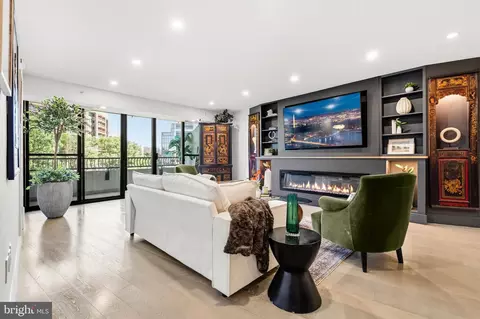 1300 Crystal Dr #606S, Arlington, VA 22202