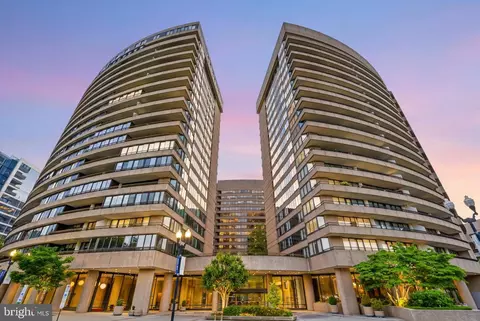 1300 Crystal Dr #606S, Arlington, VA 22202