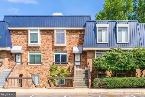 1763 S Hayes St #2, Arlington, VA 22202