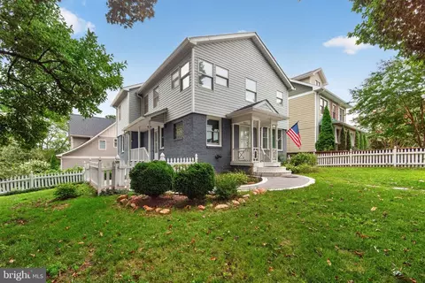 2637 N Greenbrier St, Arlington, VA 22207