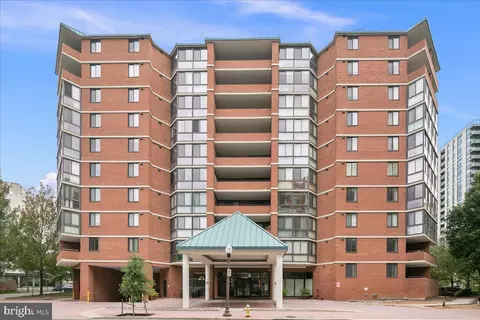 1001 N Randolph St #913, Arlington, VA 22201