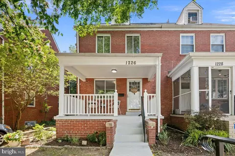1226 N Lincoln St, Arlington, VA 22201