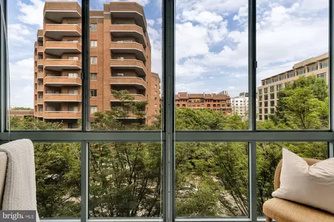 1050 N Taylor St #404, Arlington, VA 22201