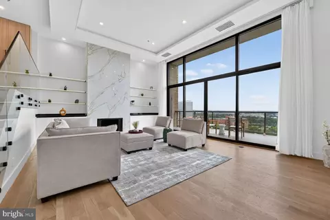 1401 N Oak St #903, Arlington, VA 22209