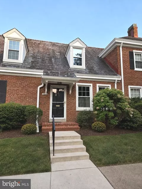 4608 36th St S, Arlington, VA 22206