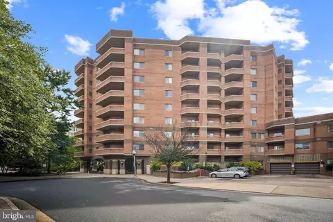 1050 N Stuart St #411, Arlington, VA 22201