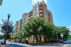 3625 10th St N #202, Arlington, VA 22201