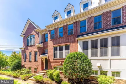 2619 S Kenmore Ct, Arlington, VA 22206
