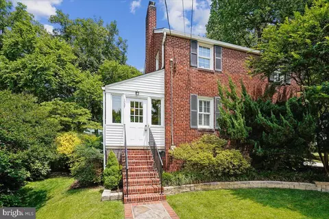 1027 N Mckinley Rd, Arlington, VA 22205