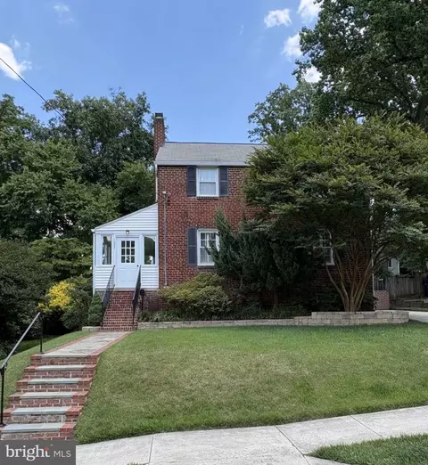 1027 N Mckinley Rd, Arlington, VA 22205