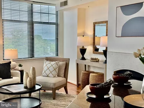 1021 N Garfield St #637, Arlington, VA 22201