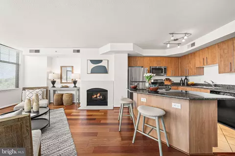 1021 N Garfield St #637, Arlington, VA 22201