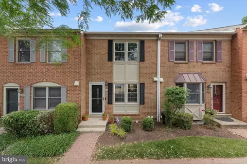 832 N Frederick St, Arlington, VA 22205