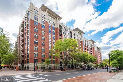 1021 N Garfield #327, Arlington, VA 22201