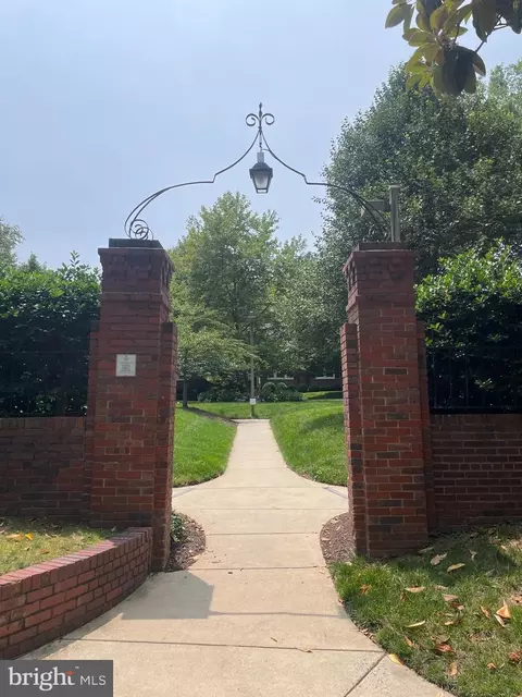 1736 N Rhodes St #5-290, Arlington, VA 22201