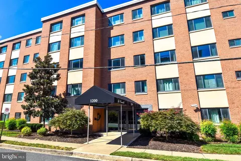 1200 S Arlington Ridge Rd #704, Arlington, VA 22202