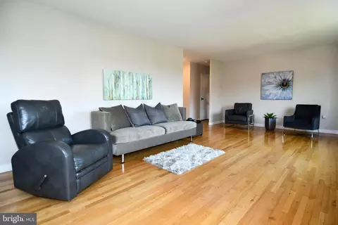 1200 S Arlington Ridge Rd #704, Arlington, VA 22202