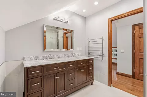 Bath - 5138 12th St S, Arlington, VA 22204 photo 2 of 5