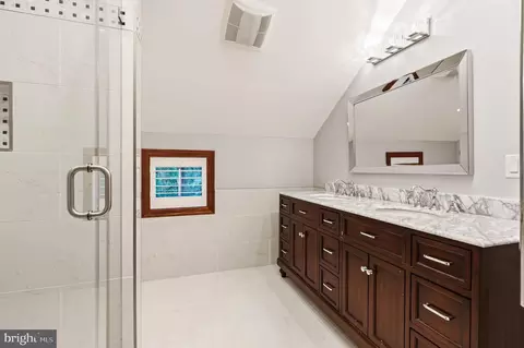 Bath - 5138 12th St S, Arlington, VA 22204 photo 1 of 5